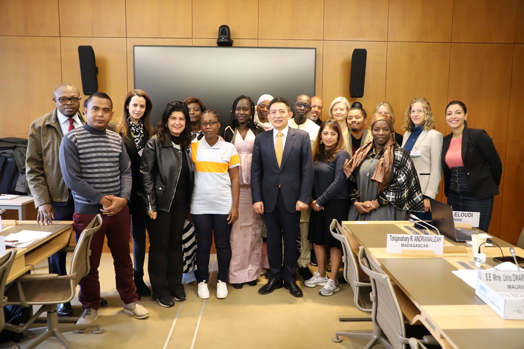 Ambassador LI Chenggang Briefs Journalists from African Countries